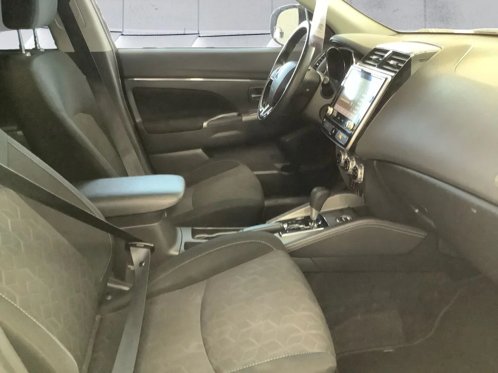 Used 2020 Silver Mitsubishi 2.0 SE image 13
