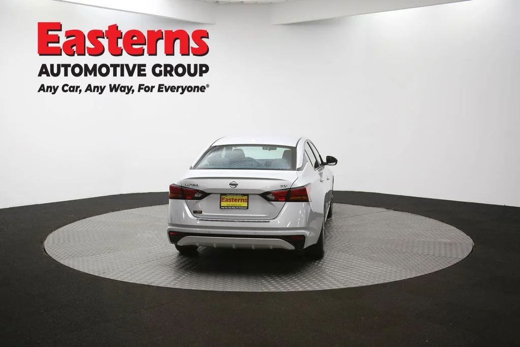 Used 2022 Silver Nissan 2.5 SV image 36