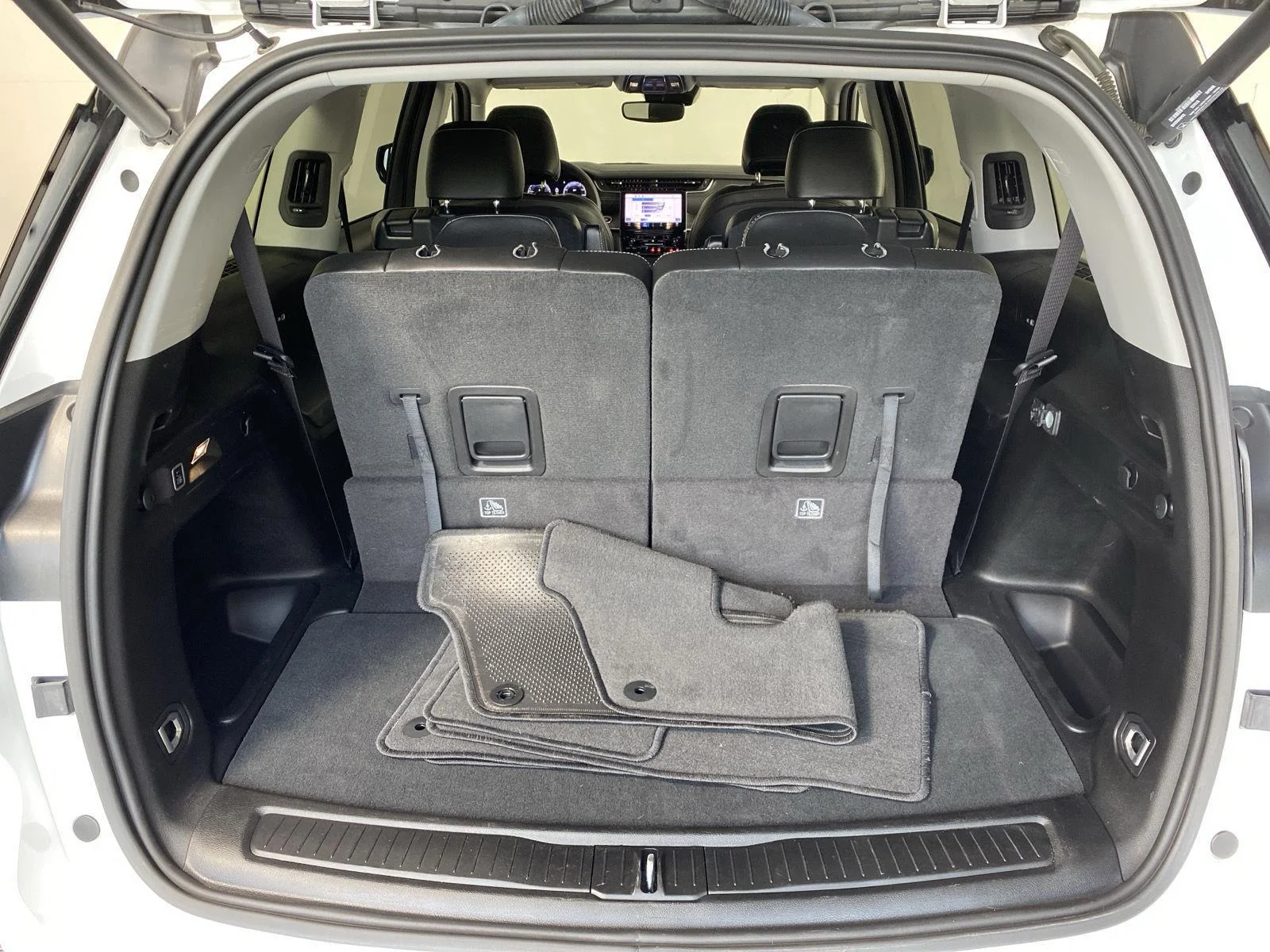 Used 2023 Bright White Clearcoat Jeep Limited image 18