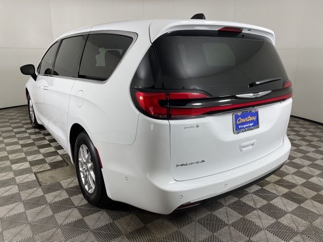 New 2025 Bright White Clear-Coat Exterior Paint Chrysler Select image 6