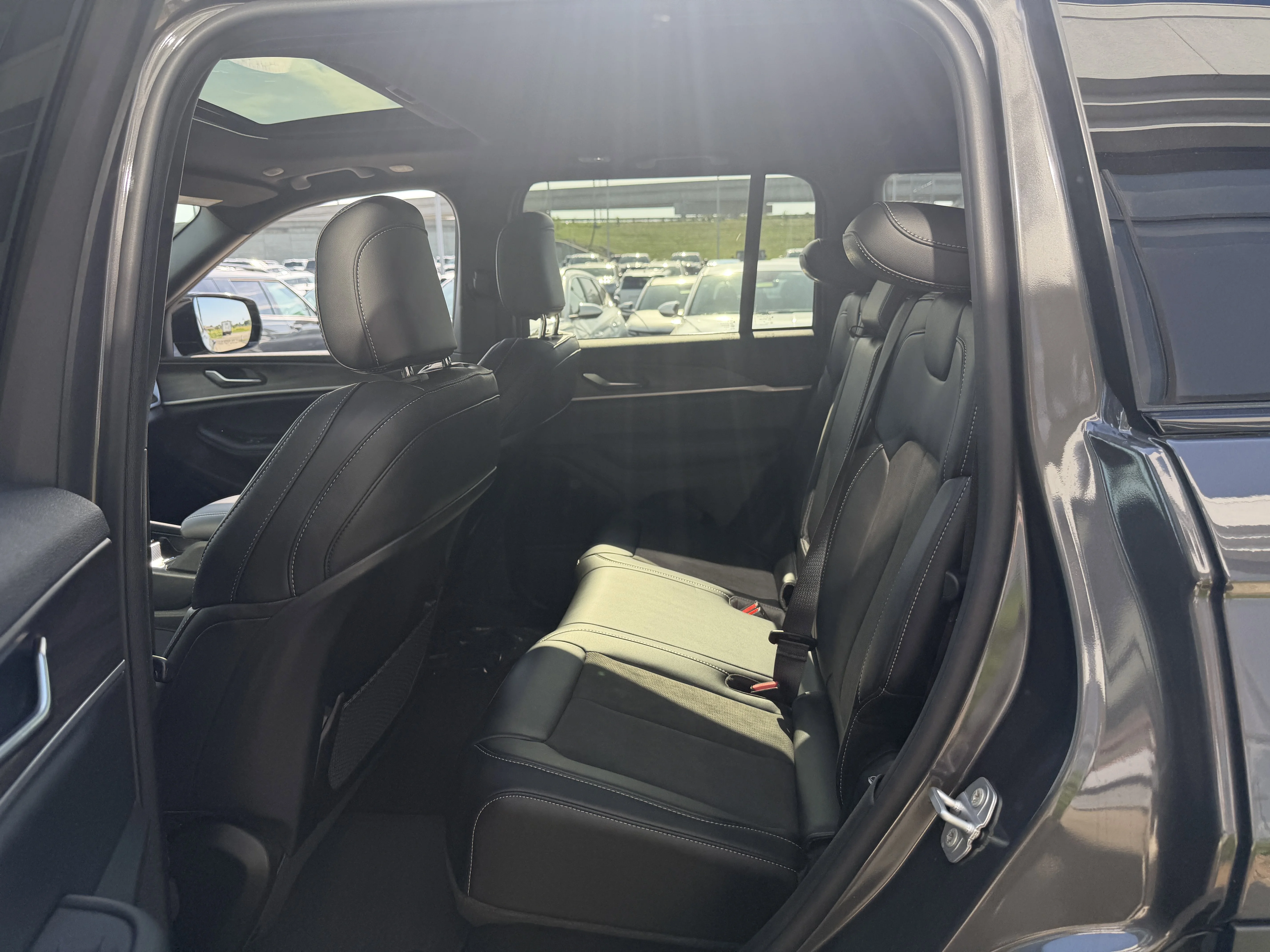 New 2026 Baltic Gray Metallic Clear-Coat Exterior Paint Jeep Altitude image 26