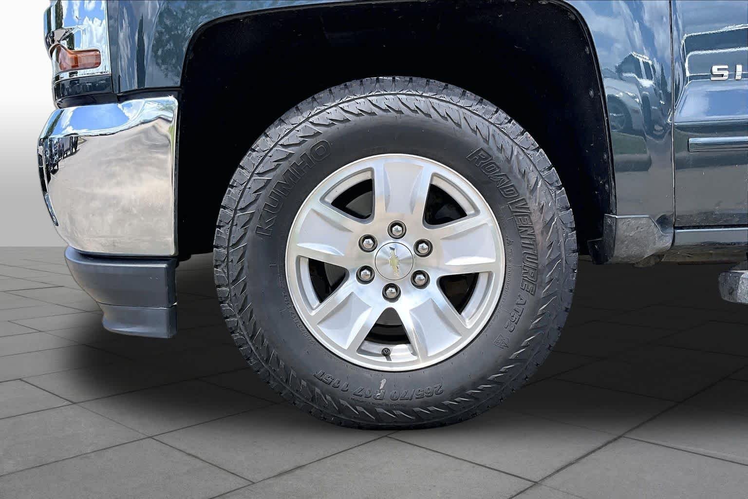 Used 2017 Graphite Metallic Chevrolet LT image 9