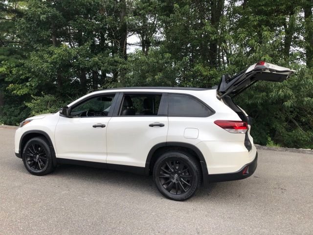 Used 2019 Blizzard Pearl Toyota SE image 11