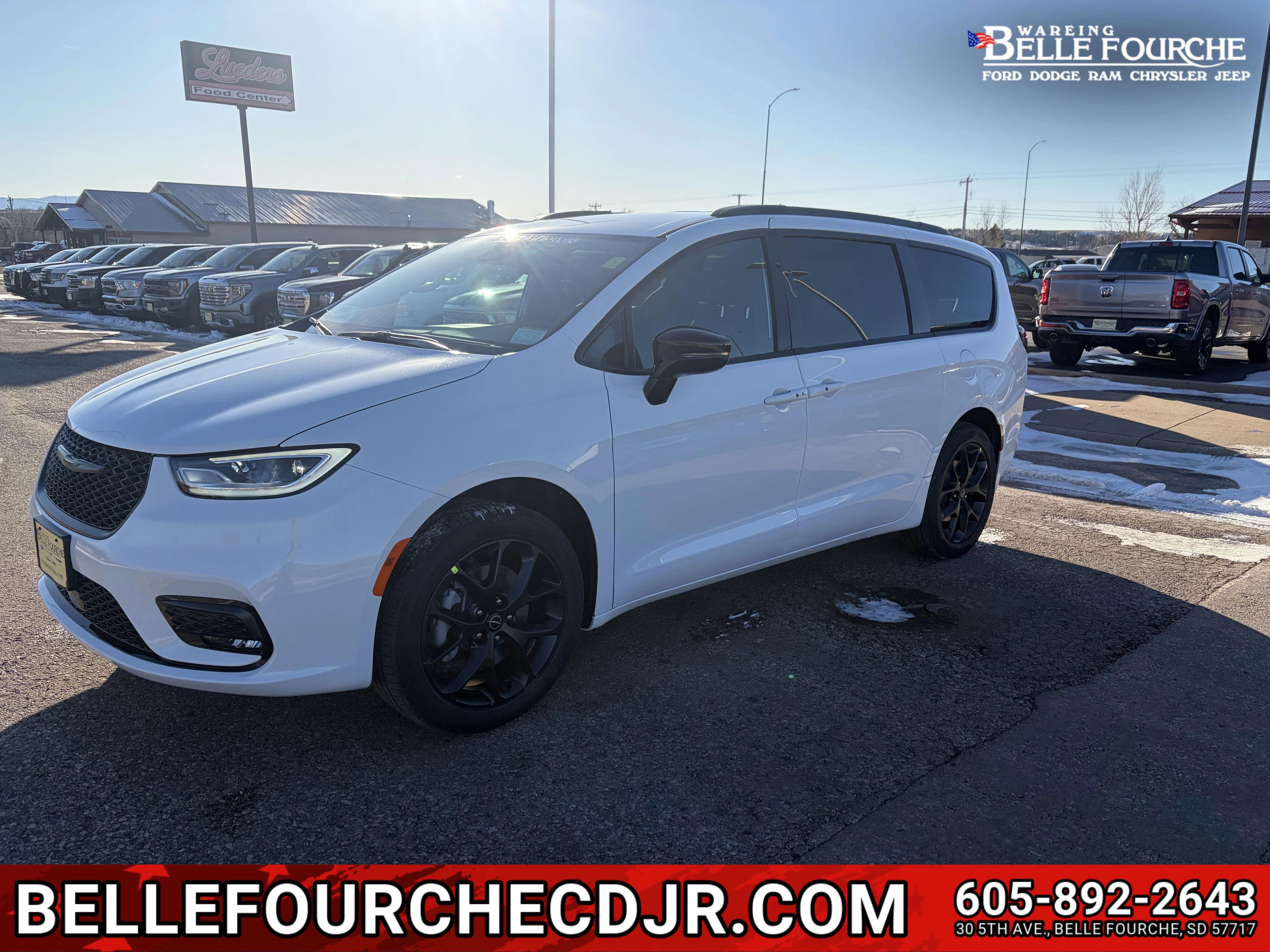 2026 Chrysler Pacifica Select AWD's photo