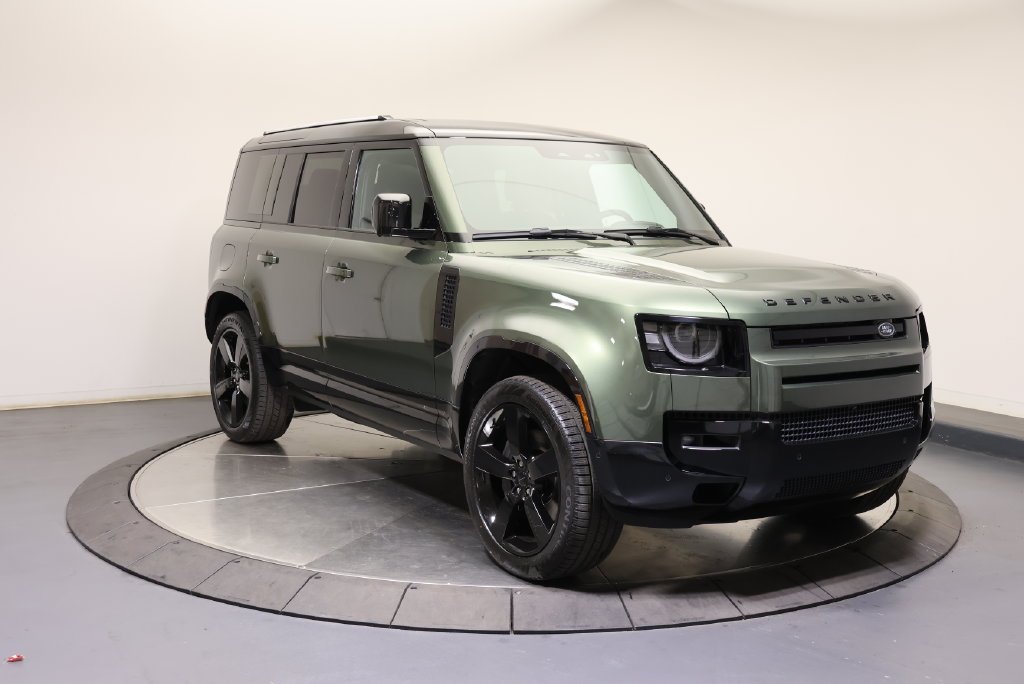 New 2026 Woolstone Green Land Rover X-Dynamic SE image 7