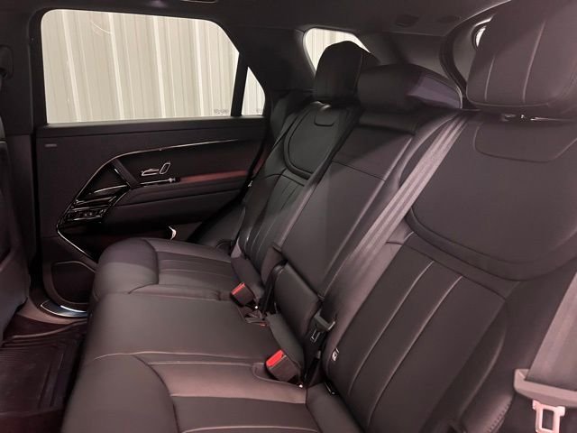 New 2025 Ostuni Pearl White Land Rover Dynamic SE image 13
