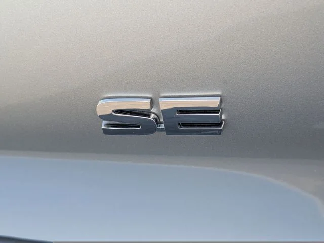 New 2026 Silver Mitsubishi SE image 14