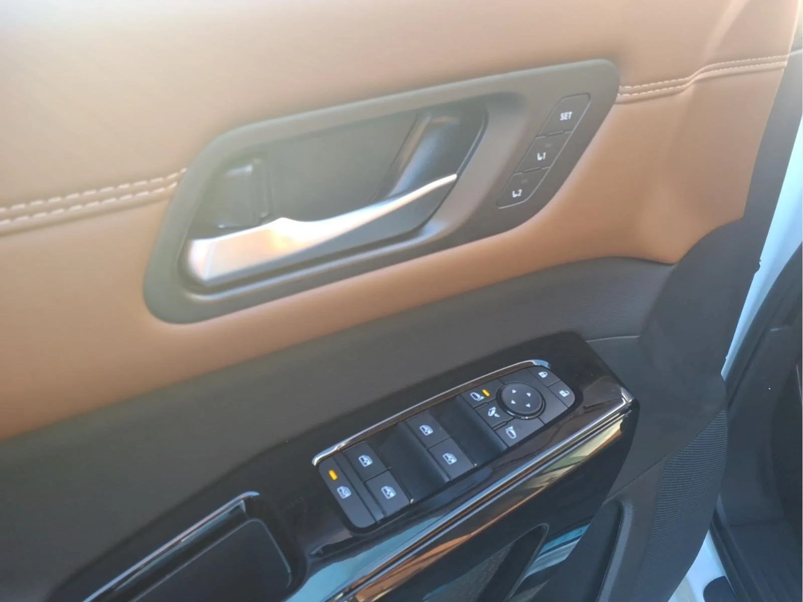 New 2026 Everest White Pearl TriCoat Nissan Platinum image 6