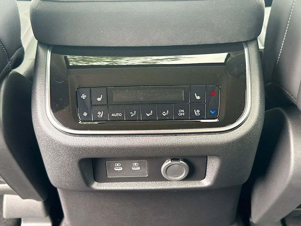 New 2026 RADIANT WHITE INFINITI Luxe 4WD image 27