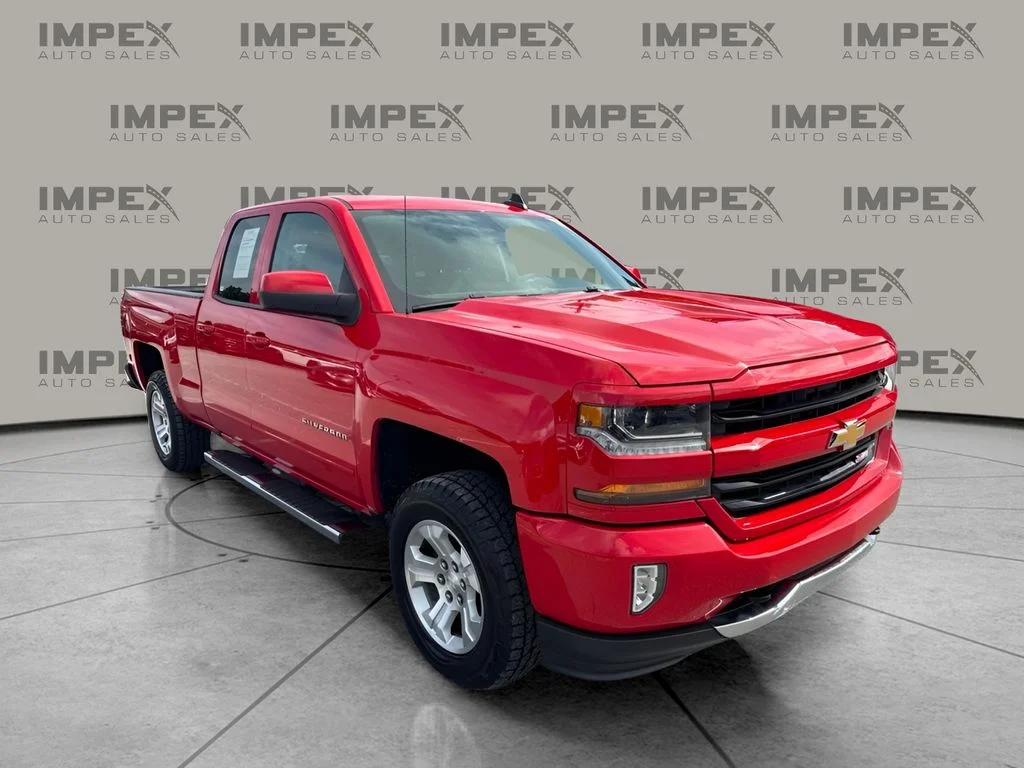 Used 2017  Chevrolet LT image 4