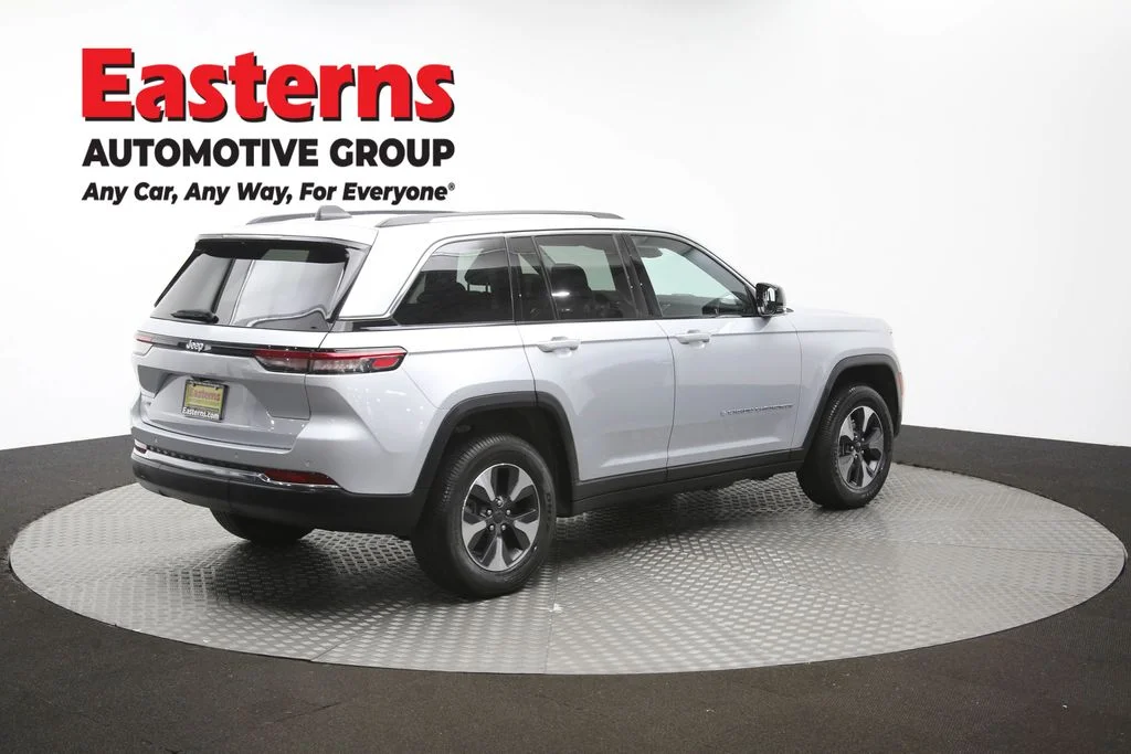 Used 2022 Silver Jeep 4xe image 44