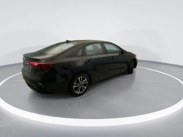 Used 2023 Black Kia LXS image 6