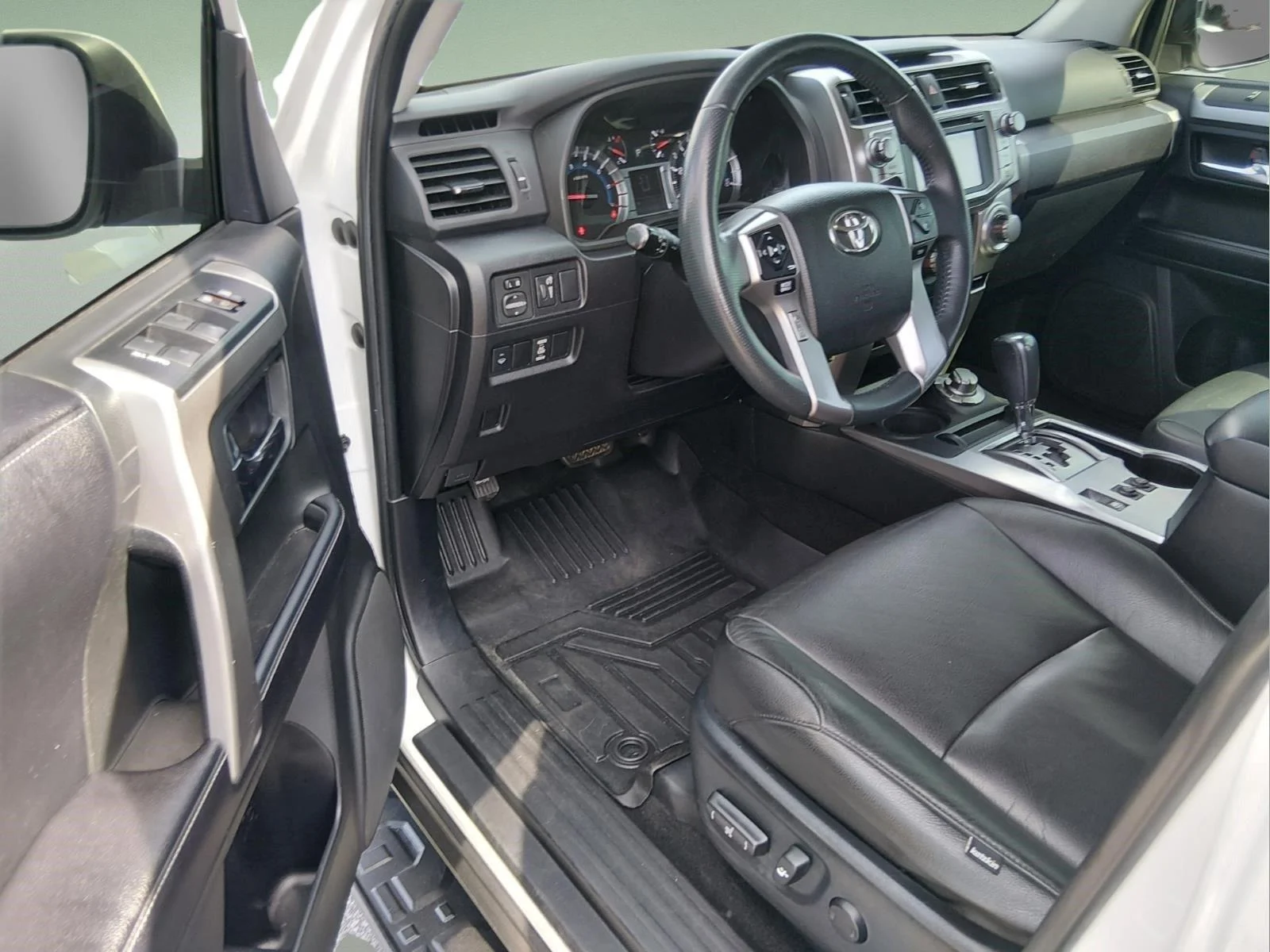 Used 2019 Super White Toyota SR5 image 15