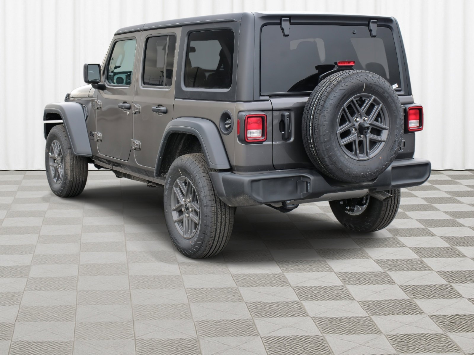 New 2026 Granite Crystal Metallic Clear-Coat Exterior Paint Jeep Sport S image 31