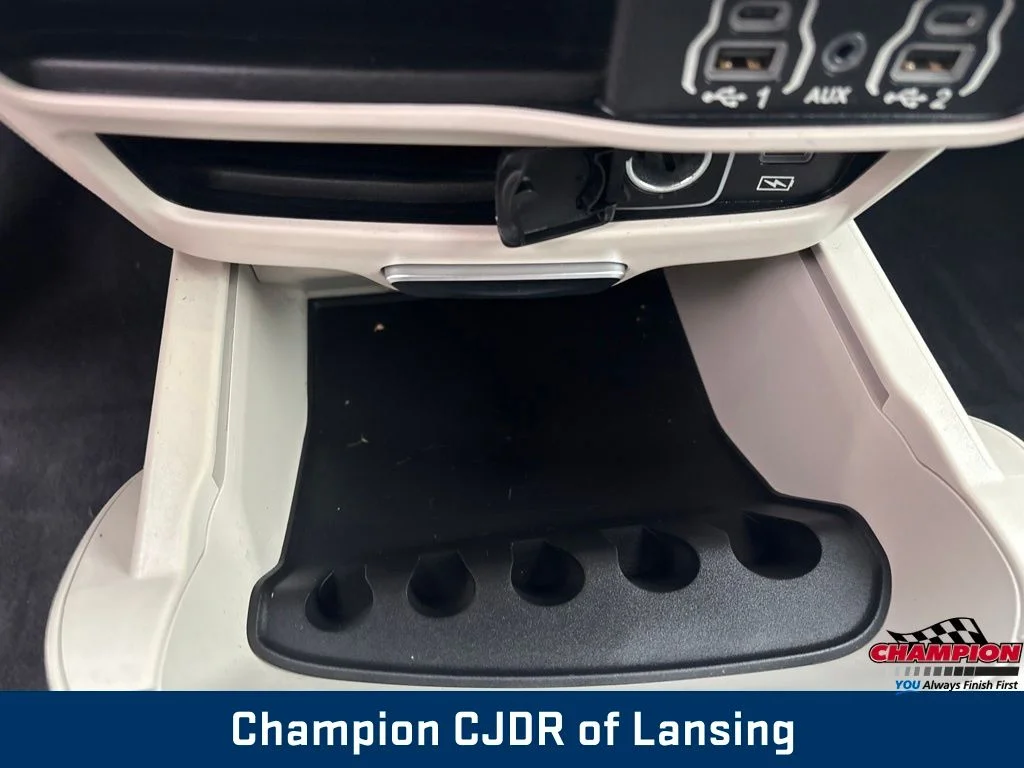 Used 2022 Black Chrysler Touring L image 30