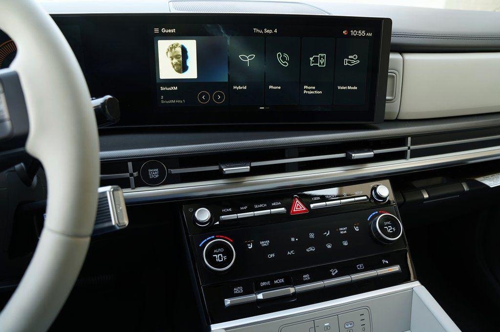 New 2026 Shimmering Silver Hyundai SEL image 14