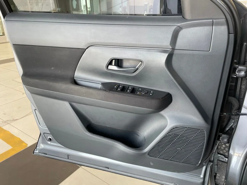 Used 2026 Gray Nissan S image 9