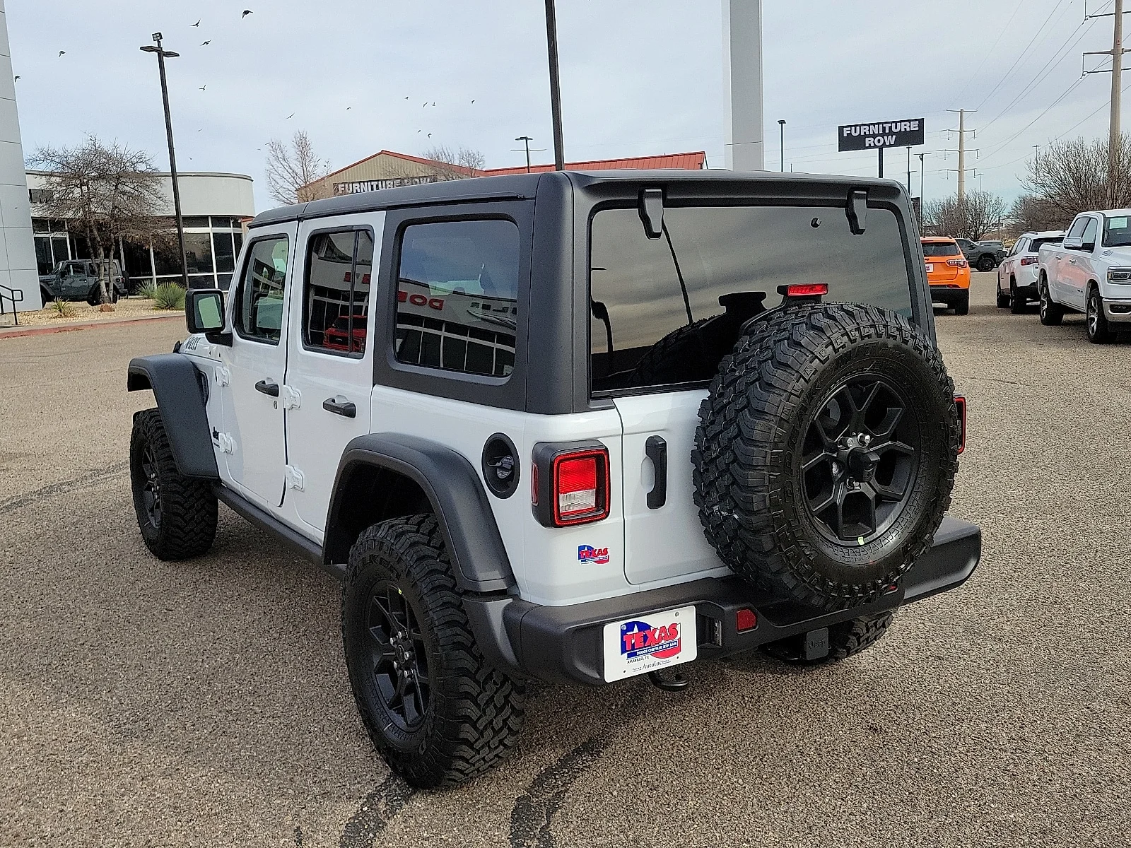 New 2026 PW7 Bright Whit Jeep 4-DOOR WILLYS image 3