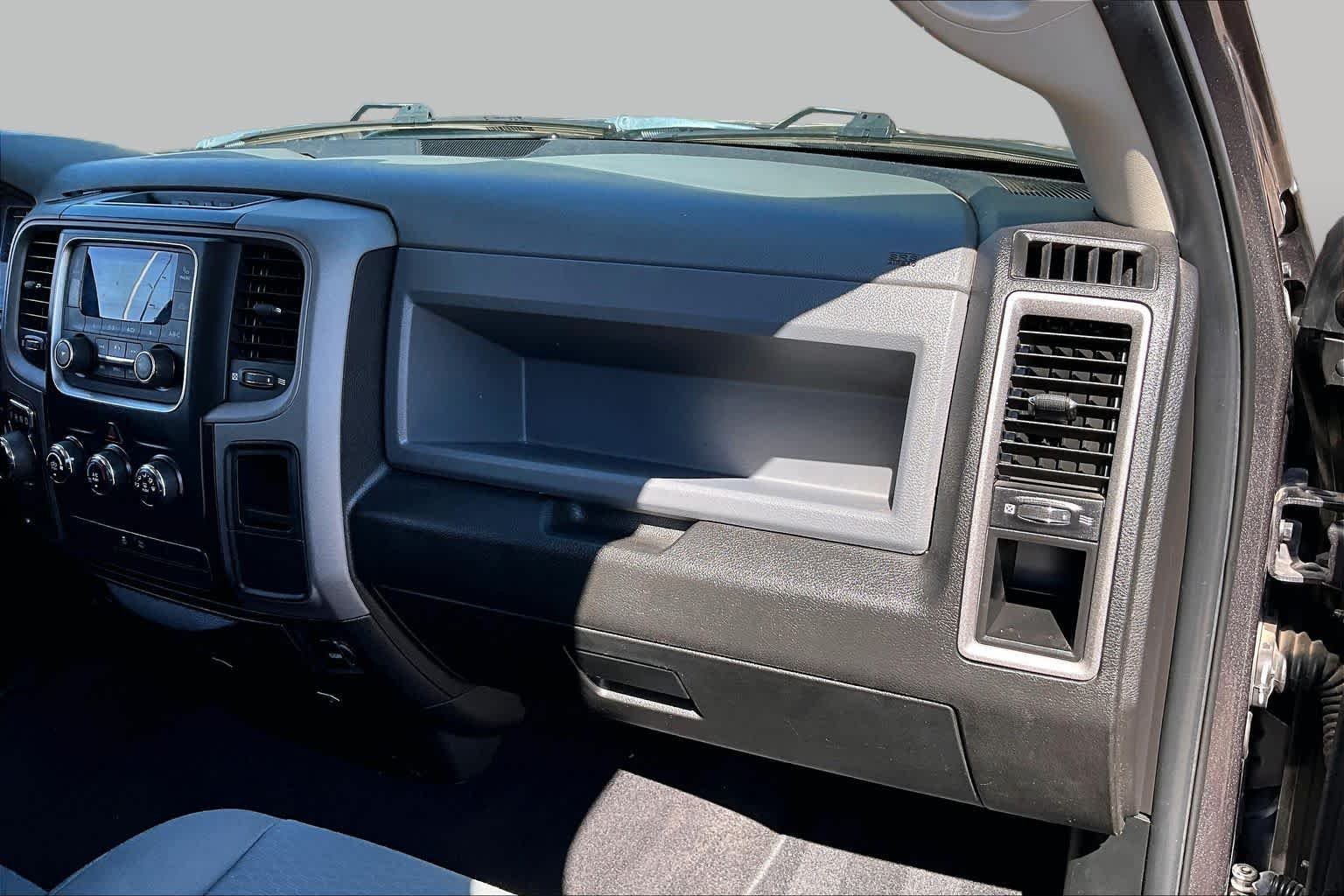 Used 2019 Granite Crystal Metallic Clearcoat Ram Tradesman image 17