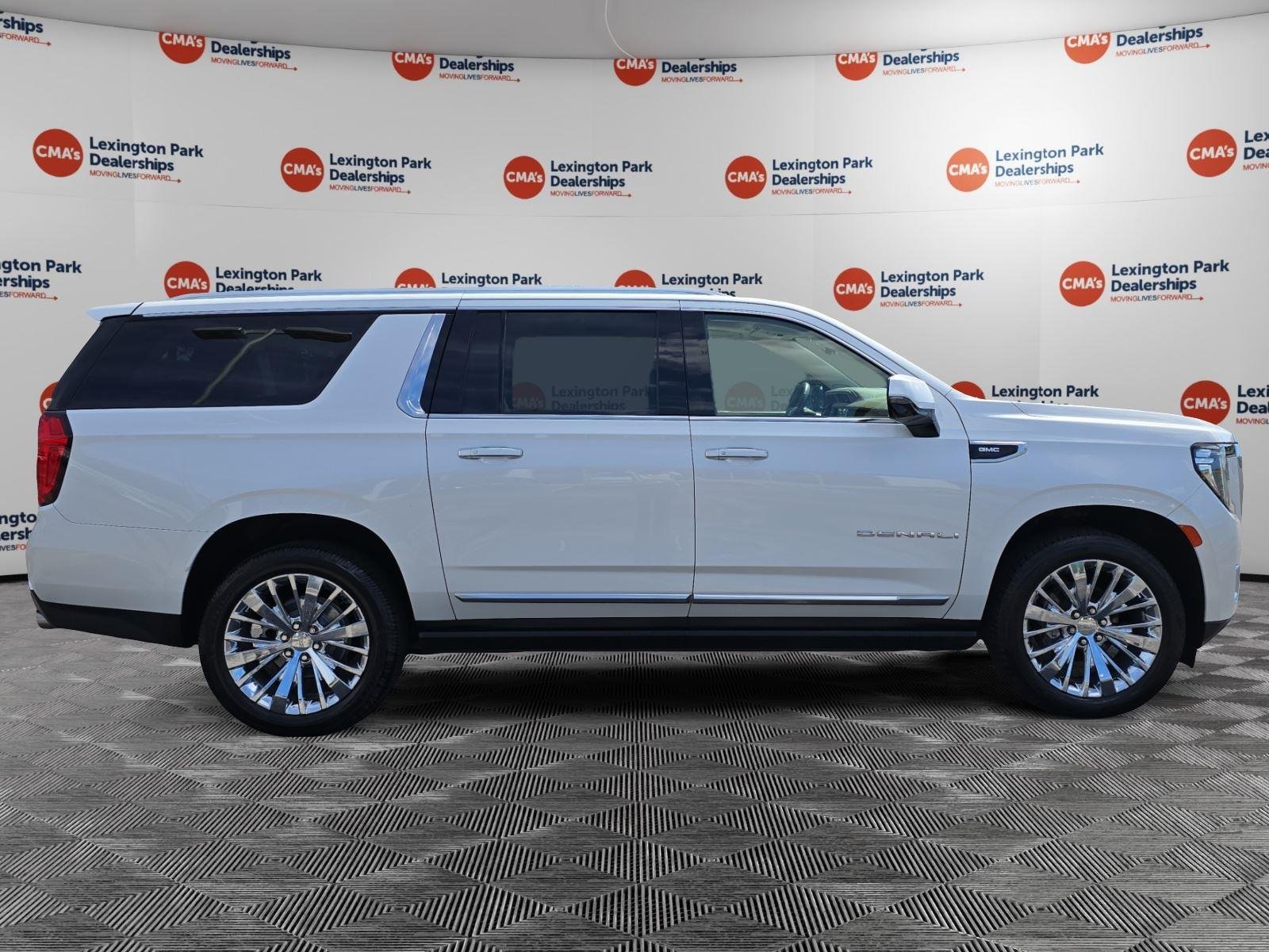 Used 2021 White Frost Tricoat GMC Denali image 8