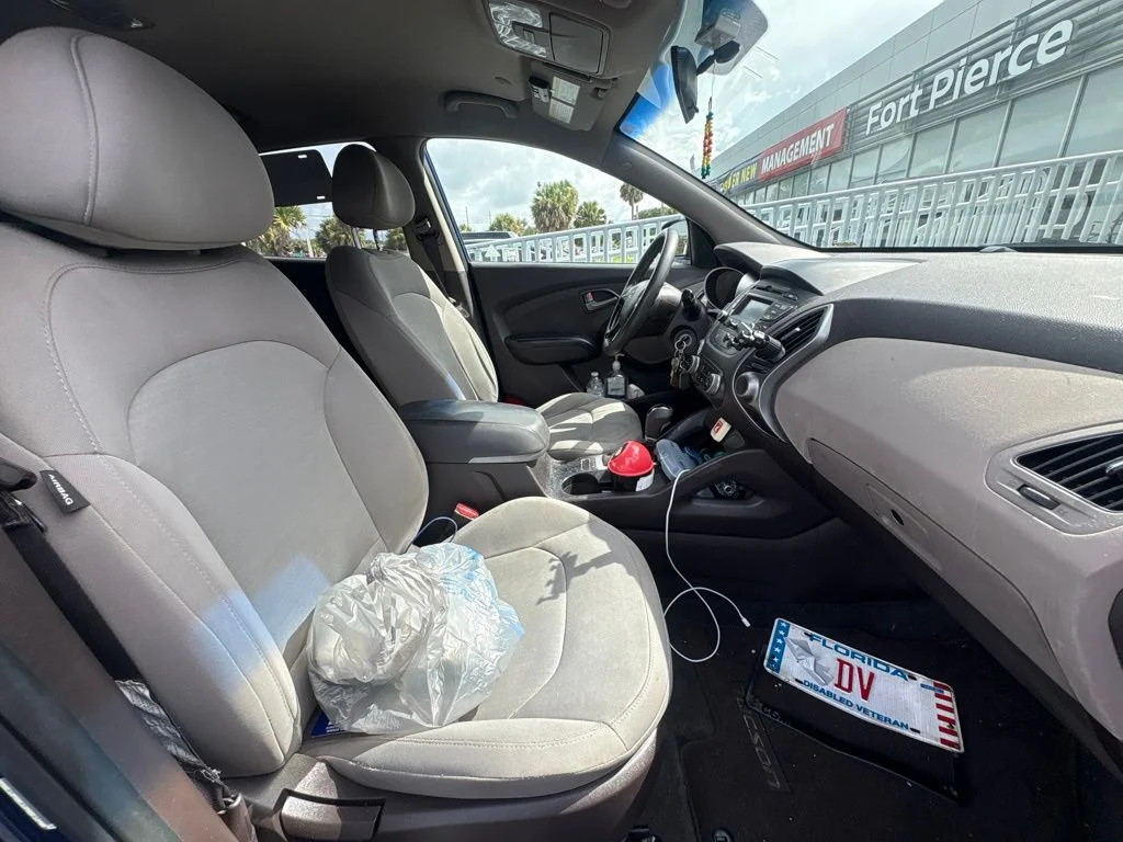 Used 2014 Blue Hyundai GLS image 9