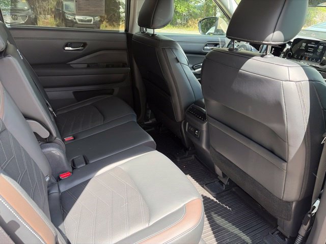 Used 2023 Beige Nissan Platinum image 18