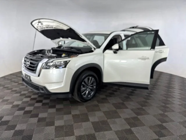 Used 2024 White Nissan SV image 10