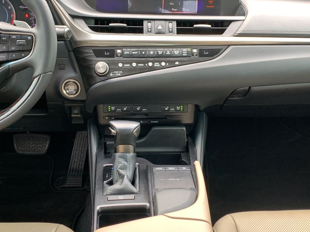 2021 Lexus ES 350 - Photo 18