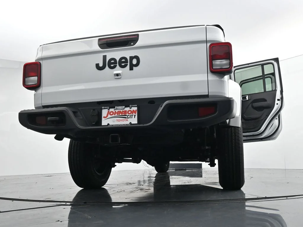 Used 2022 White Jeep Sport image 47