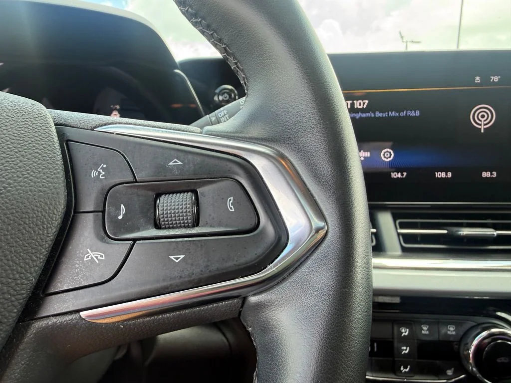 Used 2025 Gray Chevrolet LT image 17
