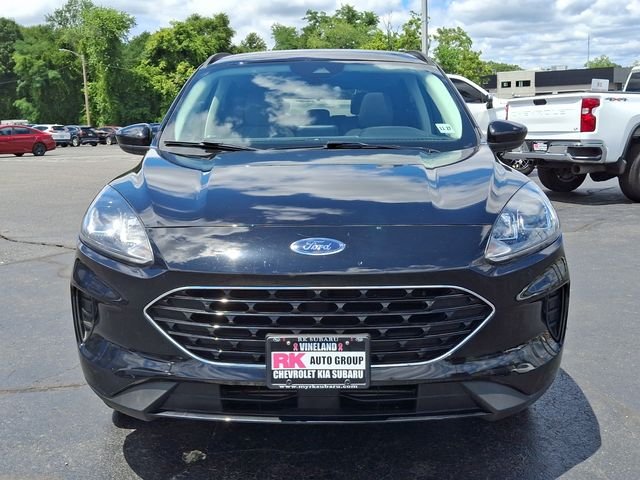 Used 2022 Black Ford SE image 3