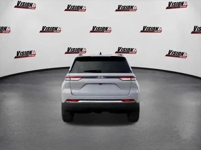 New 2026 Bright White Clear-Coat Exterior Paint Jeep Limited image 7