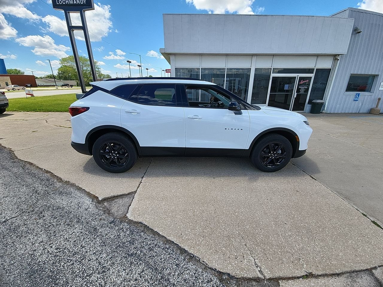 New 2026 Summit White Chevrolet 2LT image 9