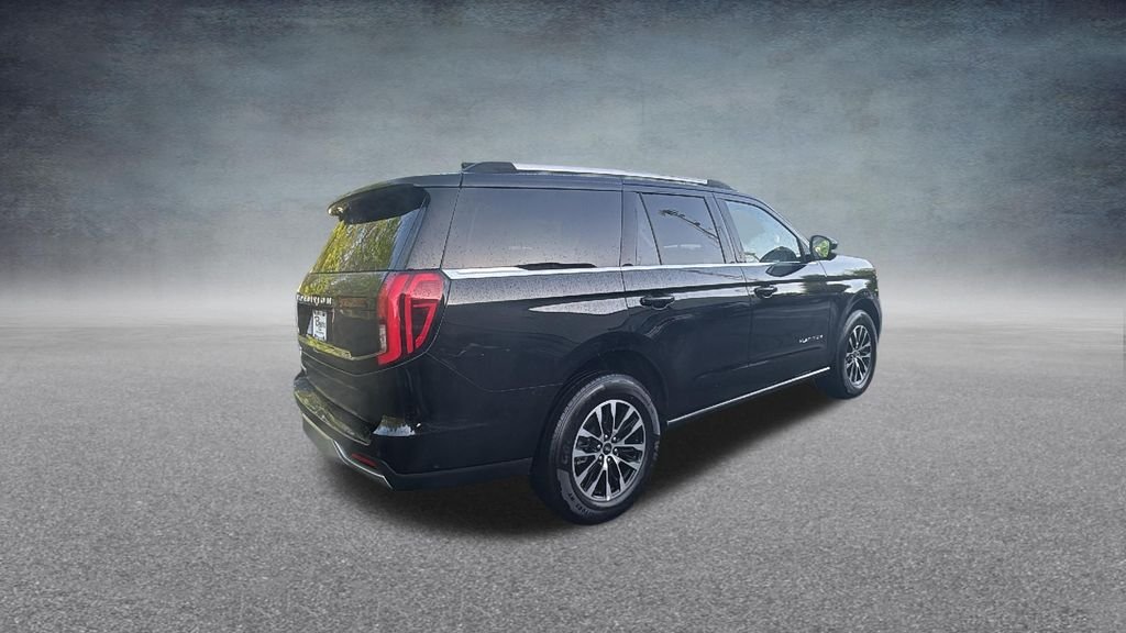 Used 2025 Black Metallic Ford Platinum image 34