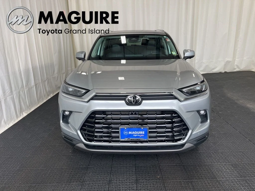 Used 2024 Silver Toyota Platinum image 34