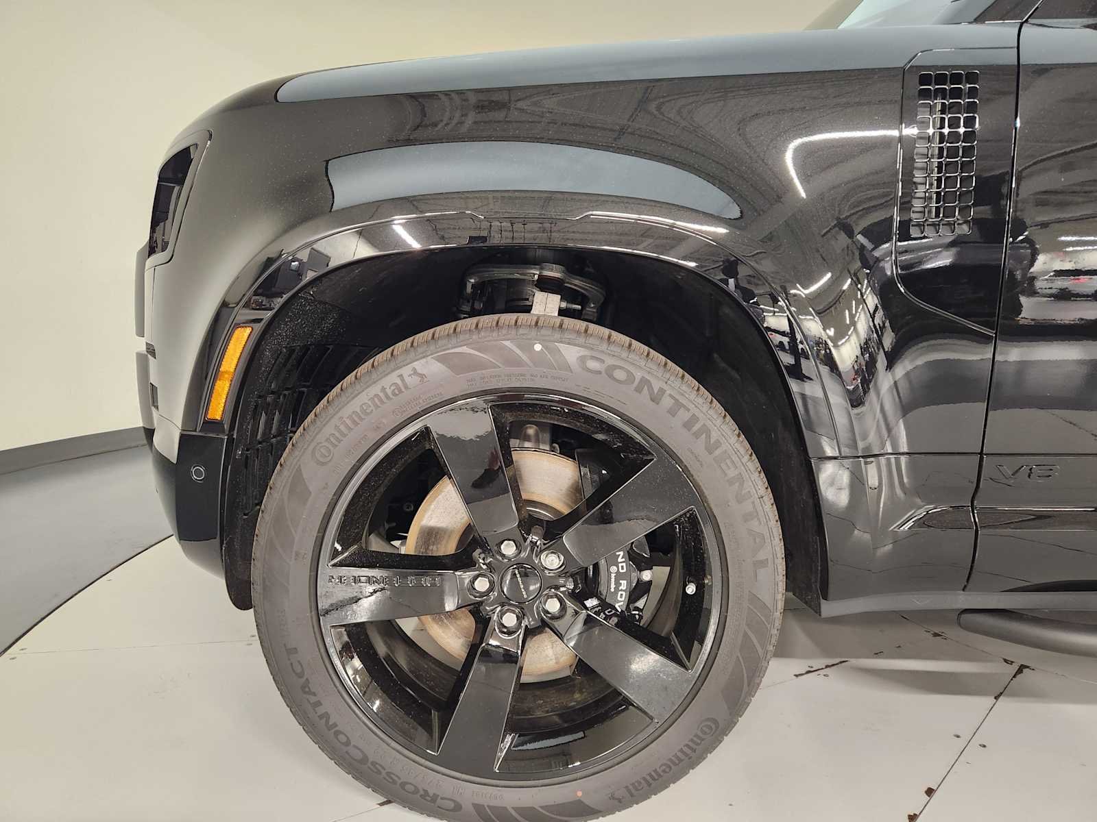 2026 Land Rover Defender V8 - Photo 11