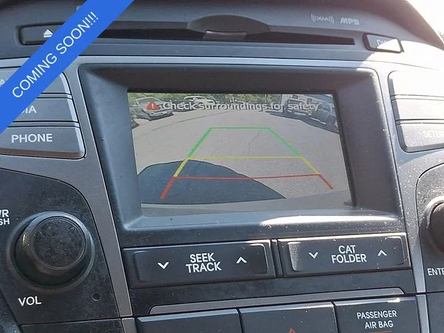 Used 2015 Silver Hyundai SE image 23