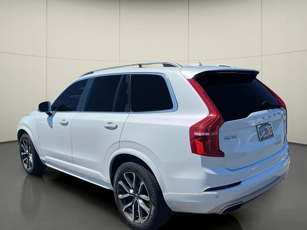 Used 2019 White Volvo T6 Momentum image 5