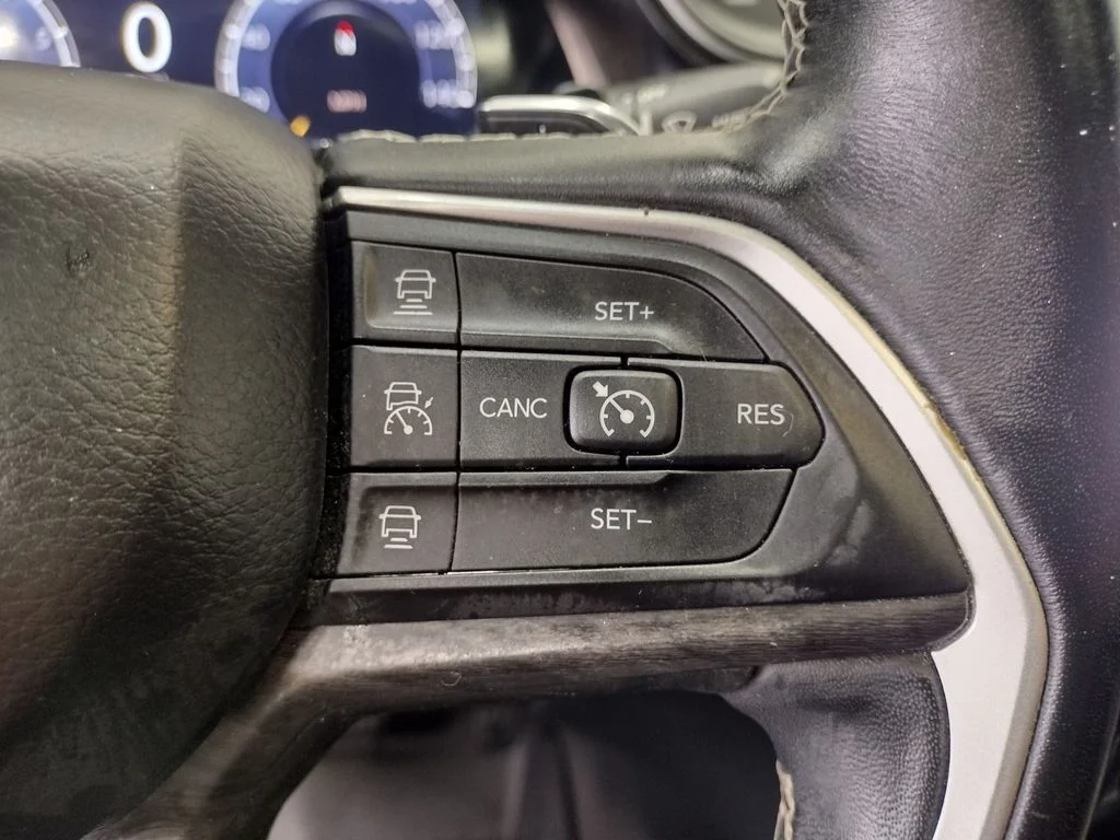 Used 2021 Silver Jeep Limited image 33
