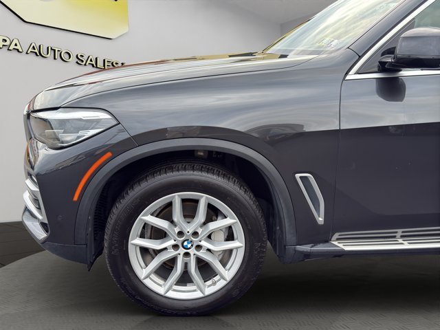 Used 2019 Dark Graphite Metallic BMW xDrive40i image 25