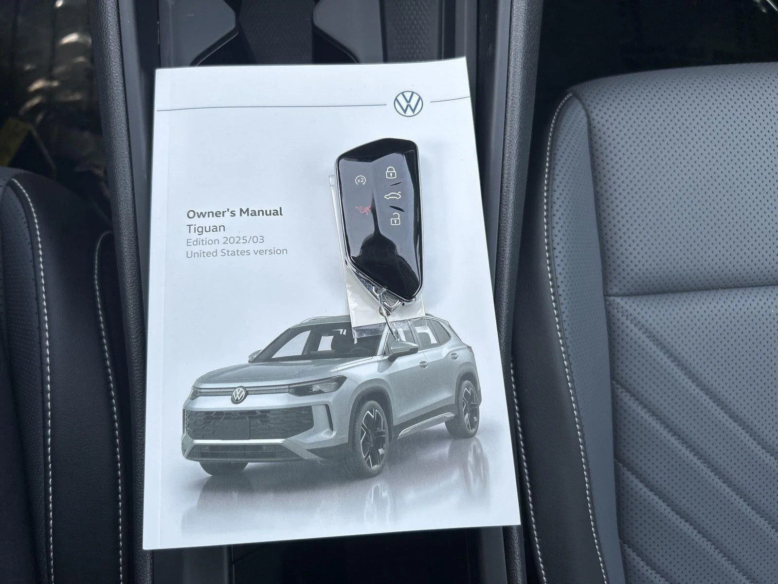 Certified Used 2025 SILVER Volkswagen SE image 21