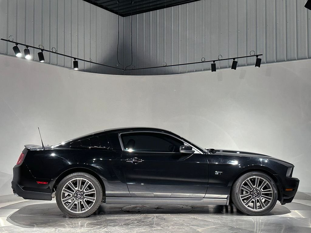 Used 2010  Ford GT image 5