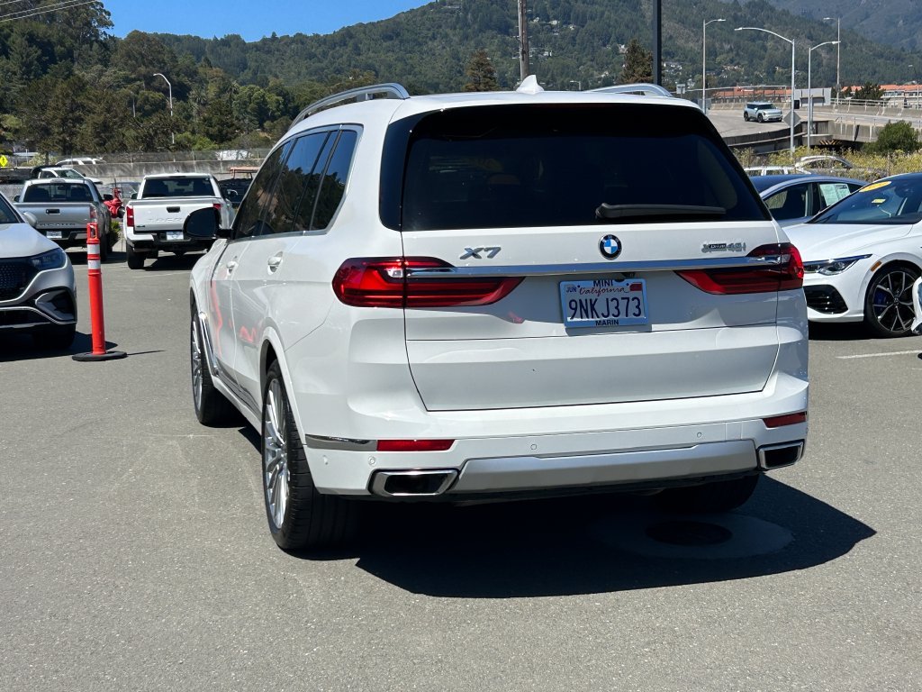 Used 2021 Alpine White BMW xDrive40i image 3