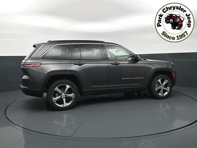 New 2026 Baltic Gray Metallic Clear-Coat Exterior Paint Jeep Limited image 6