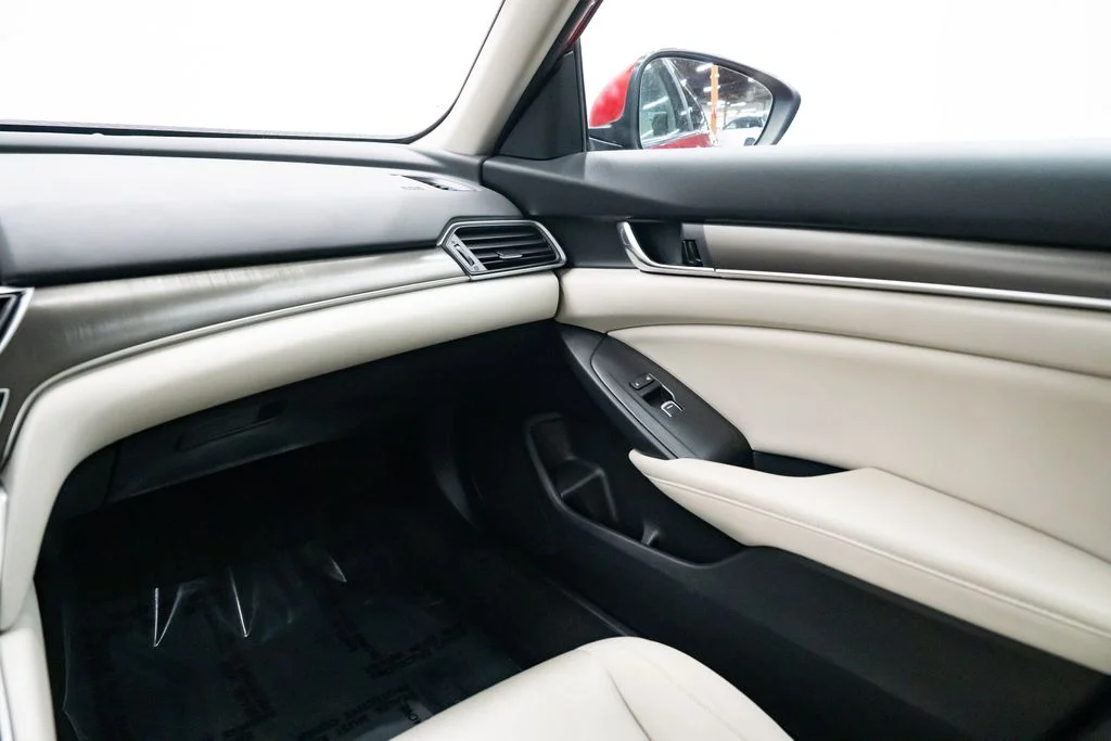 Used 2018  Honda LX image 10
