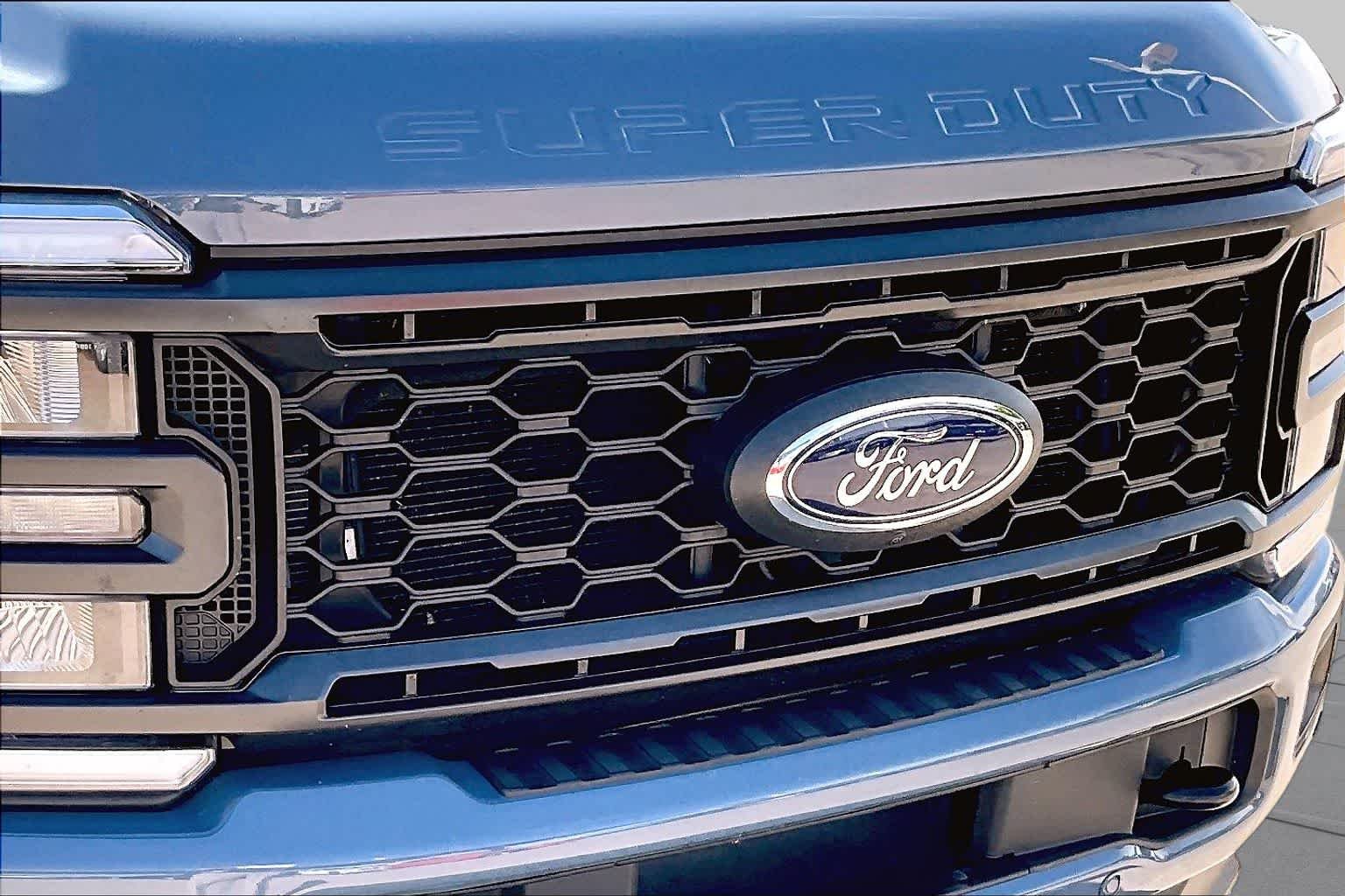 Used 2023 Azure Gray Metallic Tri-Coat Ford LARIAT image 30