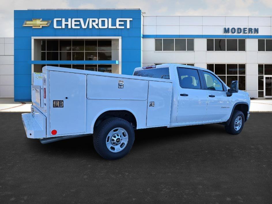 New 2025 Summit White Chevrolet WT image 5