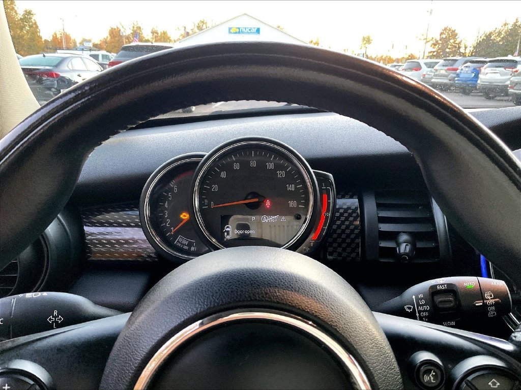 Used 2018 Gray MINI Base image 15