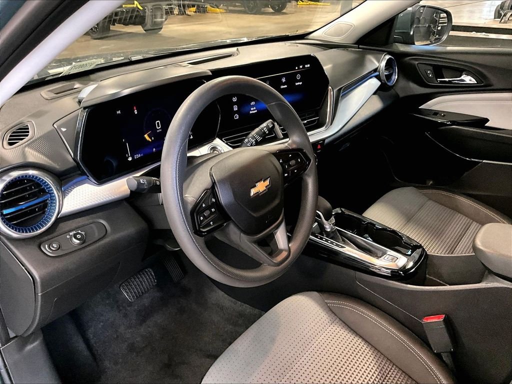 Used 2025 Gray Chevrolet LT image 8