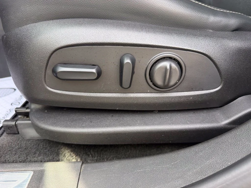 Used 2018 BLUE STEEL METALLIC GMC SLT image 11